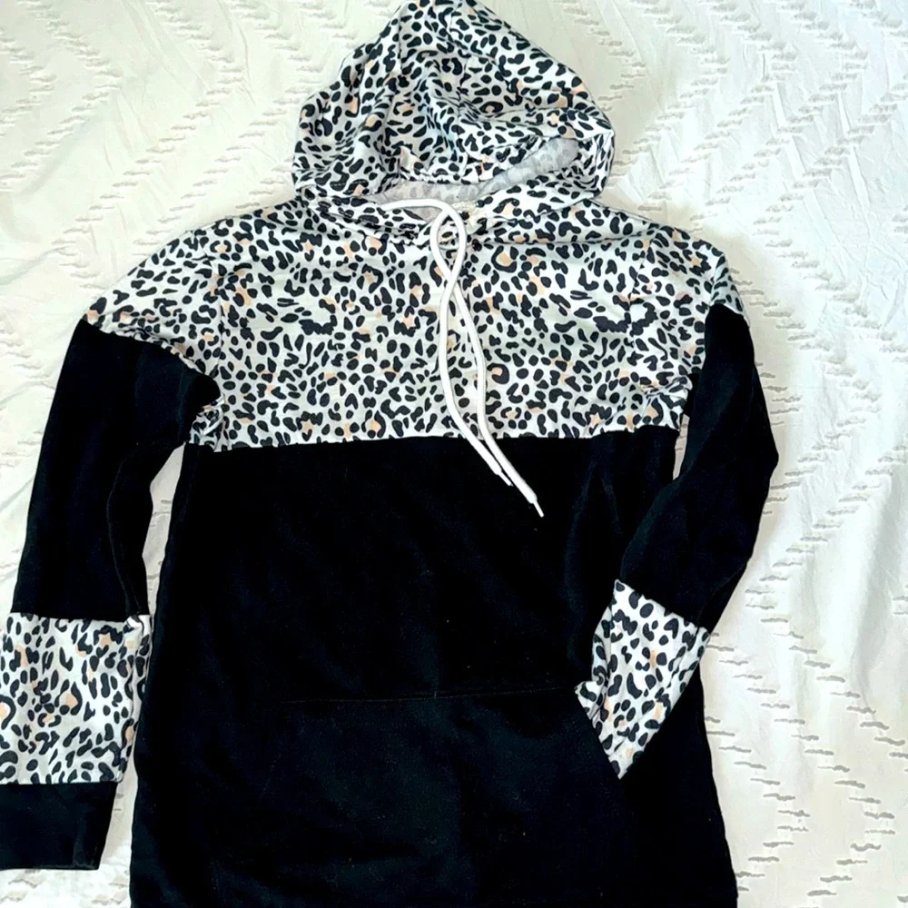 EUC Girls Hoodie Pullover Leopard Printed Hooded Sweatshirt with Pockets 12